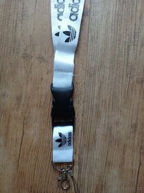 Nabízím k prodeji nažehlováky-nášivky LOGA adidas - 2