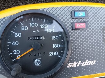 Sněžný skútr ski-doo Alpine III - 2