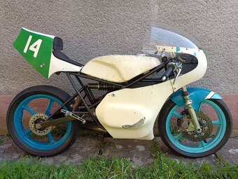 Silniční závodní motocykl čz - 2