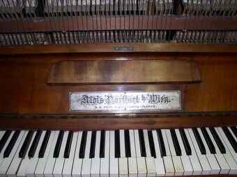 secesní pianino - 2