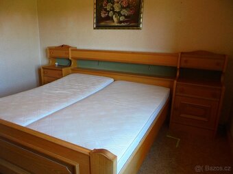 stylová ložnice- 5 dvéřová šatní skříň, postel, rošty, matra - 2