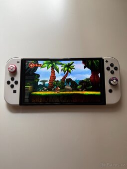 Nintendo Switch OLED bilý + SD karta + 2 pouzdra + 2 hry - 2