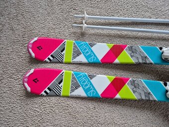 Lyžařský komplet - lyže 130, boty, hůlky, helma, brýle - 2