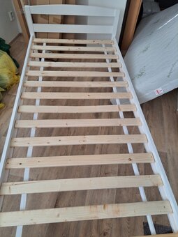 Zánovní postel 90x200 - 2