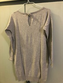 Dlouhý přilnavý svetr s výřezem na zádech vel. S - 2