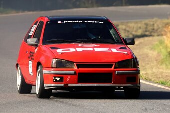 Závodní Opel Kadett C20XE - 2