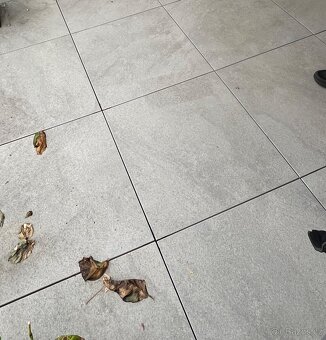 Šedá dlažba na balkón - 2