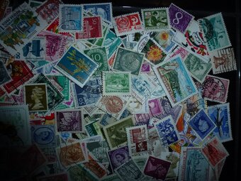 Poštovní známky z celého světa přes 5000 ks - 2