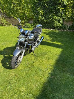 Suzuki GSX 1400 - 2