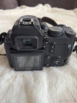 FujiFilm FinePix S9500 - 2