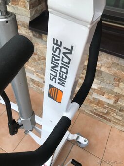 Zvedák pro invalidy (ruční). - 2