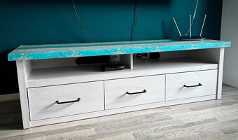 Stolek pod TV - 2