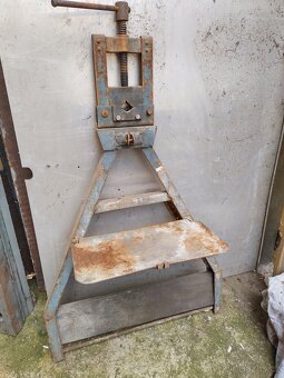 Instalatérský svěrák. - 2