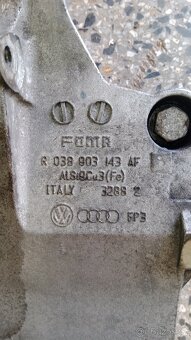 držák alternátoru 038903143AF - 2