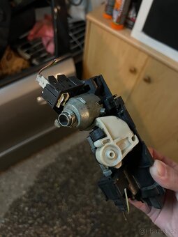 Mercedes w211 zámek pátých dveří komplet - 2