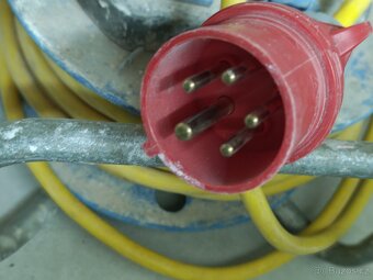Prodlužovací kabel na bubnu 400V venkovní - 2