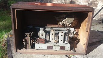 historický radiopřijímač - 2