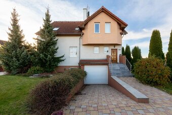 Prodej rodinného domu 270 m², pozemek 1000 m², Komárov - 2