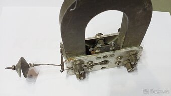 STARÉ RÁDIO - TORZO STAROŽITNÉHO REPRODUKTORU - POHON - 2