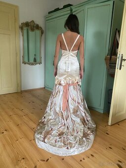 Nádherné luxusní nové hedvábní plesové šaty vyrobené v Itáli - 2