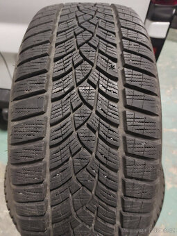 215/45 R18 93V Goodyear UG Performance zimní 4ks - 2