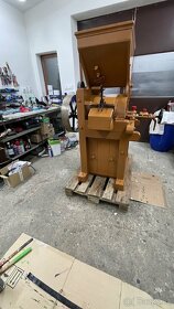 Kamenný šrotovník Wichterle Kovařík Prostějov - 2