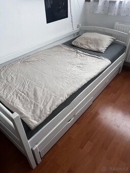 Bílá masiv postel, rozkládací - 2