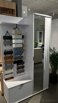 Předsíňová stěna se zrcadlem - 2