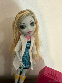 Lagoona blue Science lab Monster high - 2