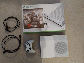 Xbox One S 1TB - super stav - 2
