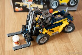 LEGO Technic 42079 Vysokozdvižný vozík, odtahovka 2v1 - 2