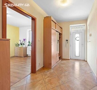 Rodinný dům 6+1 s prostornou zahradou bez RK - 2