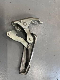 Piaggio Vespa GTS 125/300 - levá stupačka - 2