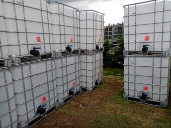 IBC nádrže kontejnery na 1000 litrů černé bílé - 2
