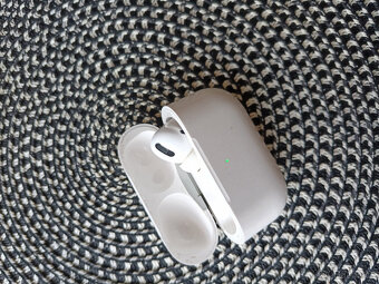 Apple Airpods 1 Gen, Apple Airpods 2 pro - 2