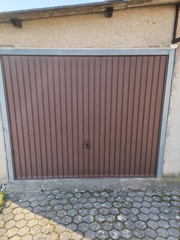 Výklopná vrata Hormann hnědá, 2kusy, 25002000mm a 2350200 - 2