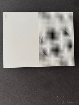 Prodám Xbox one s ( 500gb ) + 2 ovladače + několik her - 2