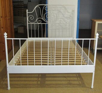 Kovová postel s lamelovým roštem - Výborný stav - 2