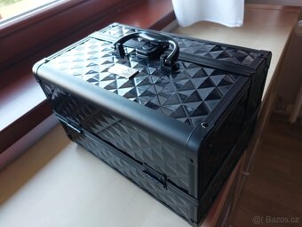 Kosmetický kufřík s výsuvnými šuplíky - 2