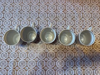 Elegantní porcelánové šálky se zlatým dekorem - 2