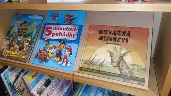 Montessori stojan na knihy - 2