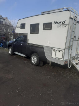 Pěkná obytná nástavba na Pick-up. - 2
