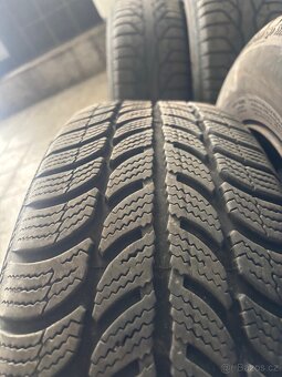 Zimní pneu 4x98. 195x65r15 - 2