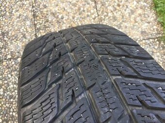 1ks zimní pneu Nokian 5,5mm - 215/65/17 DOT 3518 - 2