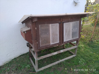 králíkárnu šestikotcovou na roštech venkovní krmení - 2