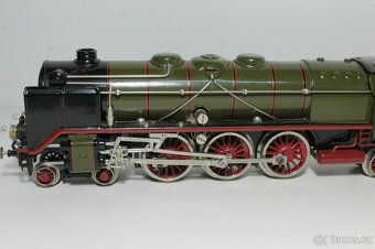 Fantastická parní lokomotiva Märklin Gauge 0, olivově zelená - 2
