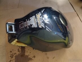 Nádrž Triumph Daytona 955i Cennential - 2