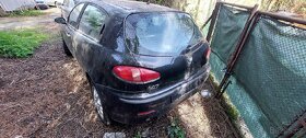 Alfa 147 prodám díly z tohoto vozů - 2