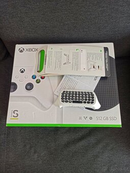 Prodám herní konzoli Xbox Series S s 500GB diskem a přísluše - 2