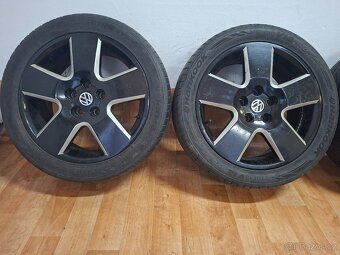 Alu kola R17 5x112 ŠKODA + letní pneu 235/45/17 Hankook - 2